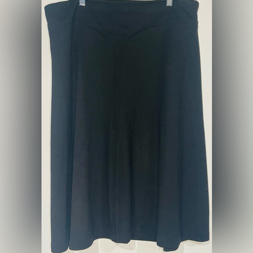 Preloved condition- Women’s Adrienne Vittadini studio- skirt - size 12